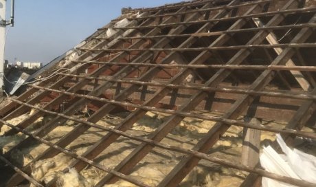 Démoussage, nettoyage, entretien et rénovation de toiture par couvreur à Chelles