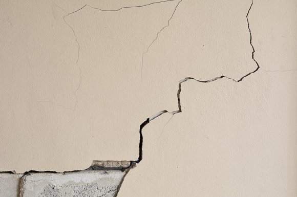 Faire réparer un problème de fissure de façade par peintre à Champigny-sur-Marne