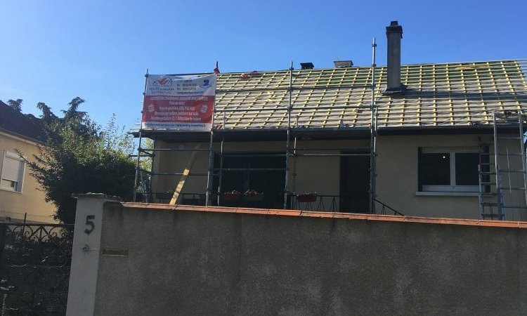 Travaux de couverture et rénovation de toiture d'une maison par couvreur à Livry-Gargan