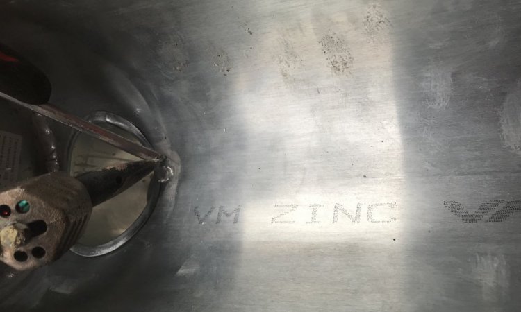 Conception et création de chéneaux zinc pour une maison à Gagny