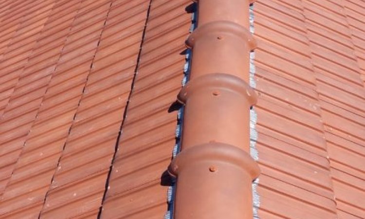 Pose et installation de closoir ventilé pour la réception de tuiles faîtière à Aulnay-sous-Bois